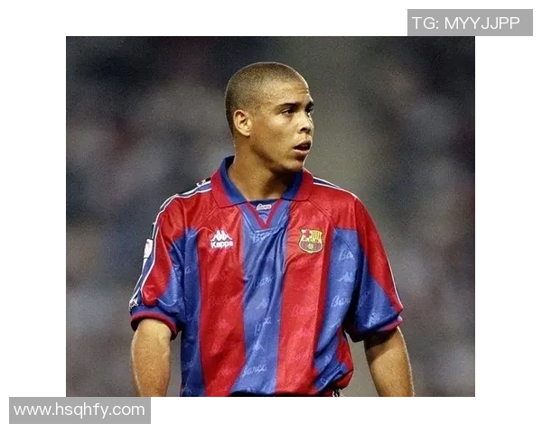 光头足球明星的传奇人生与赛场风采揭秘,十位球星的故事与成就分享 光头足球明星的传奇人生与赛场风采揭秘,十位球星的故事与成就分享